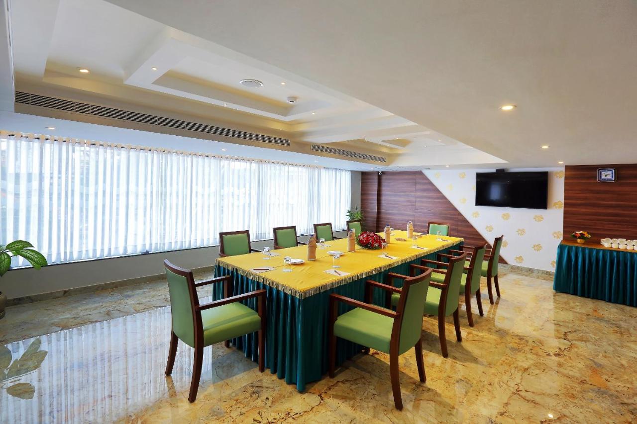 Renai Sreekrishna Hotel Guruvayur Exterior photo